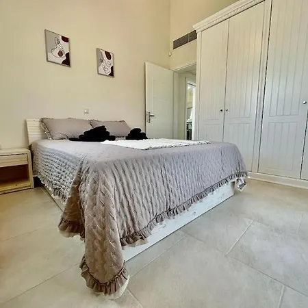 Mz Eternity, Gcollectiongr Villa *